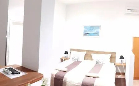 Opus One - Private Parking ドゥブロブニク